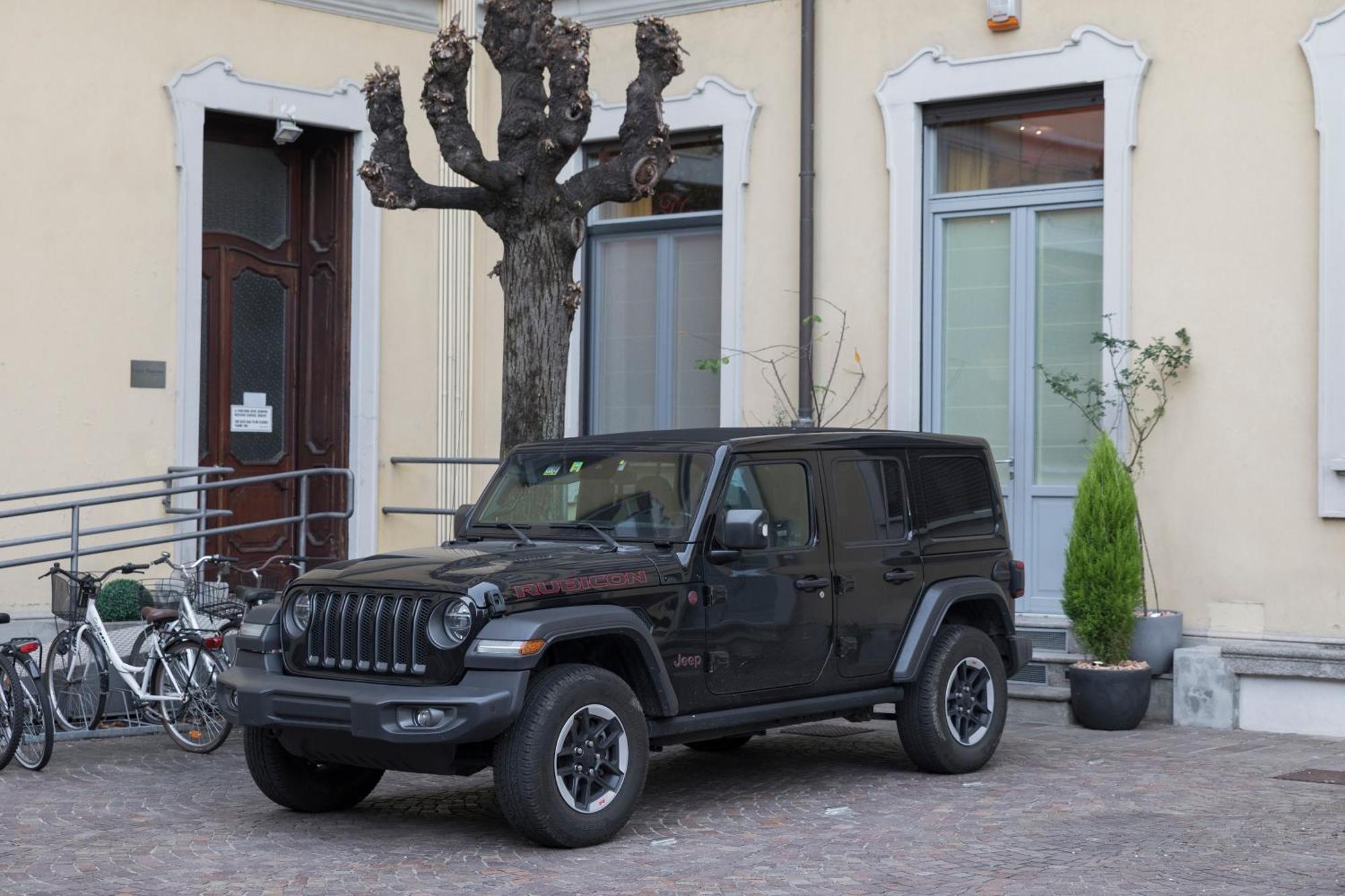 Luxe & Central Haven - Jacuzzi, Sauna, Steam, Private Parking كومو المظهر الخارجي الصورة