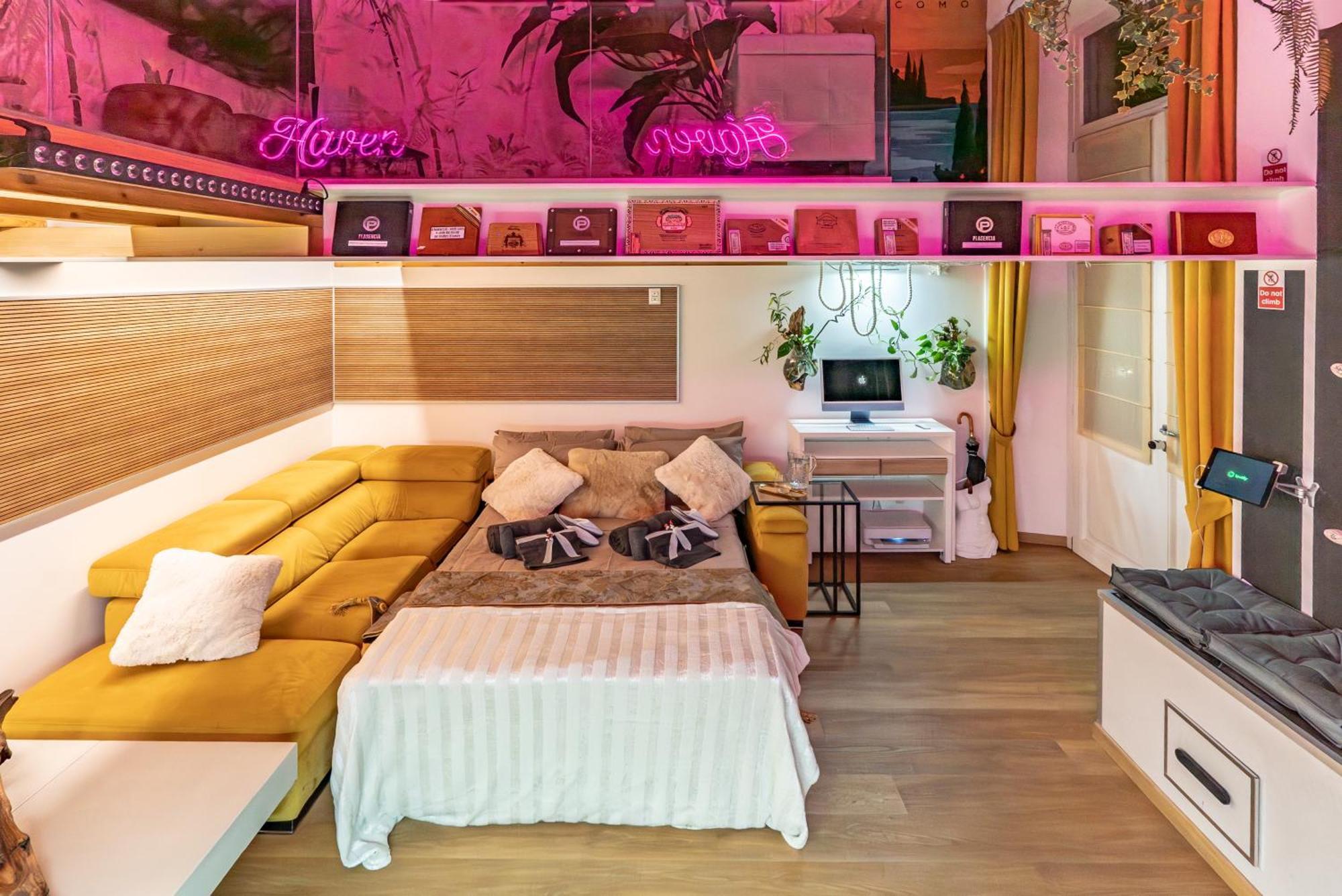 Luxe & Central Haven - Jacuzzi, Sauna, Steam, Private Parking كومو المظهر الخارجي الصورة