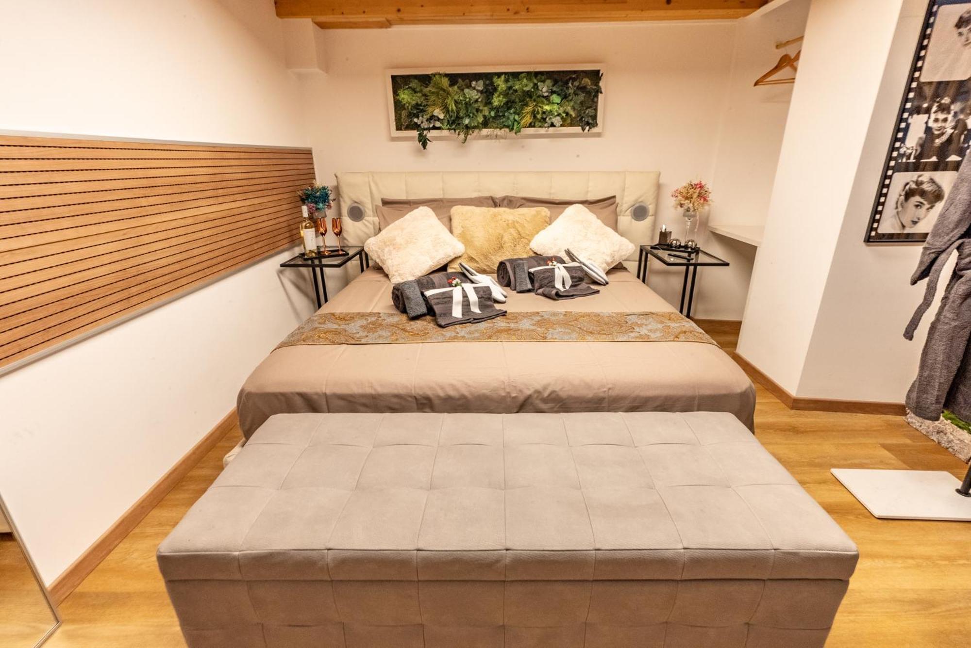 Luxe & Central Haven - Jacuzzi, Sauna, Steam, Private Parking كومو المظهر الخارجي الصورة