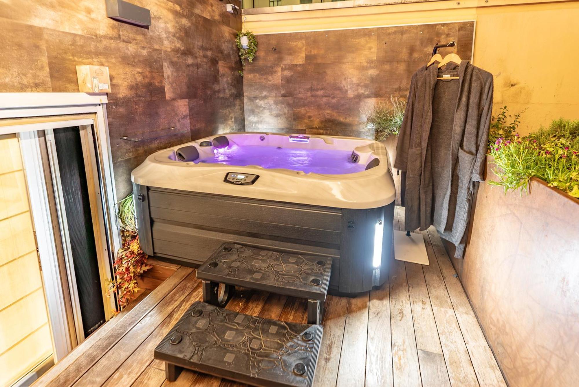 Luxe & Central Haven - Jacuzzi, Sauna, Steam, Private Parking كومو المظهر الخارجي الصورة