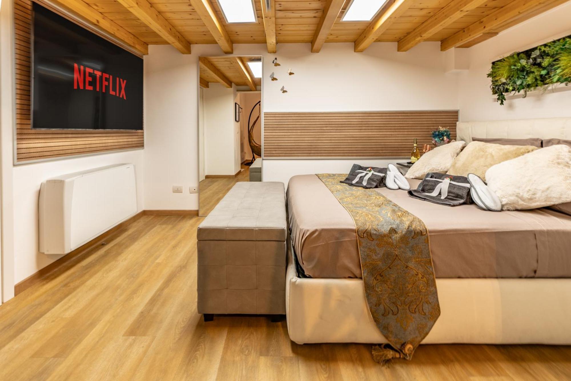 Luxe & Central Haven - Jacuzzi, Sauna, Steam, Private Parking كومو المظهر الخارجي الصورة