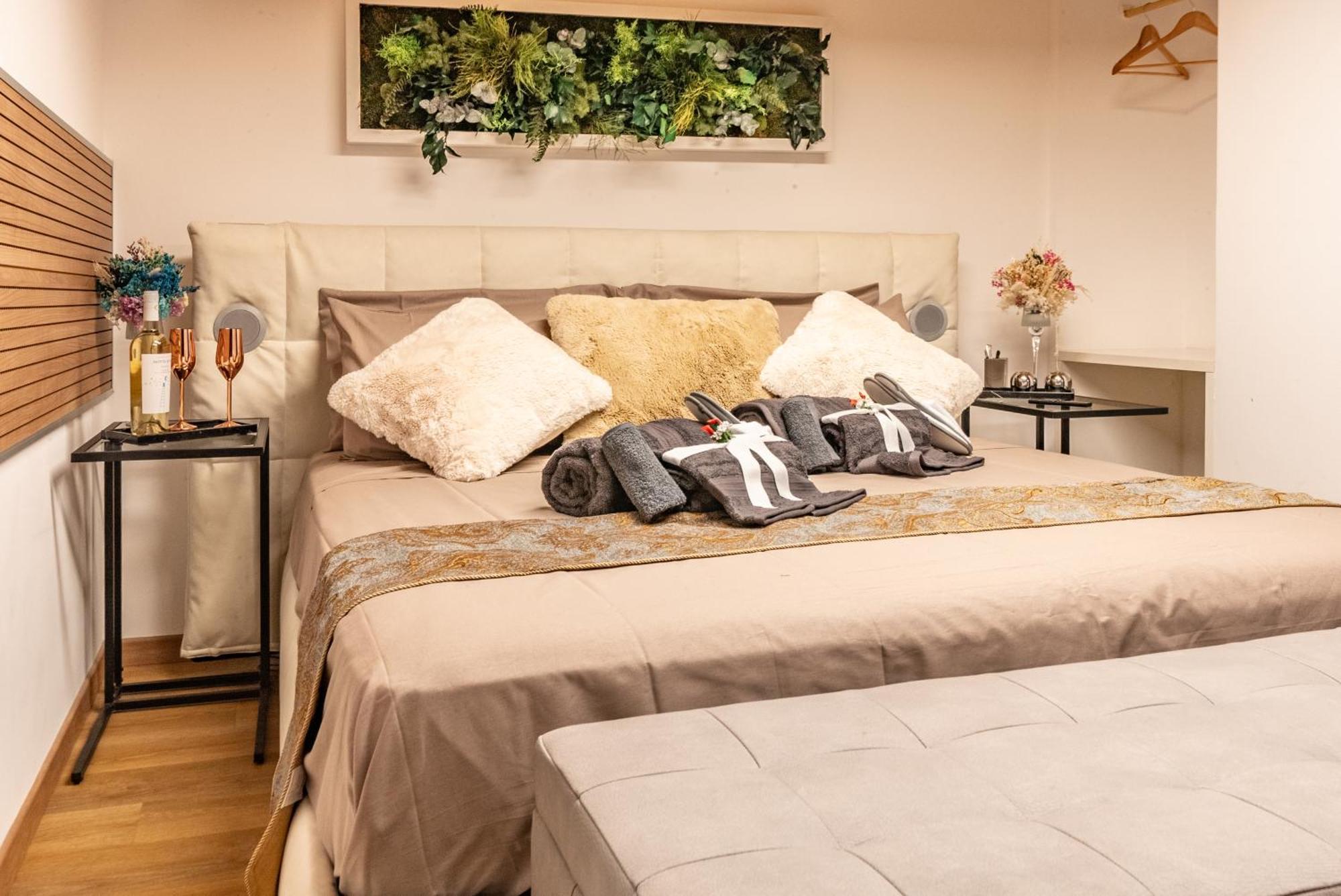 Luxe & Central Haven - Jacuzzi, Sauna, Steam, Private Parking كومو المظهر الخارجي الصورة